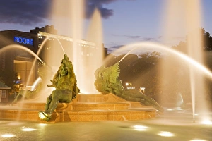 Images Dated 30th September 2008: Logan Square Fountain, Parkway Museum District, Philadelphia, Pennsylvania