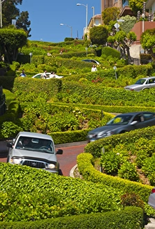 Images Dated 9th May 2009: Lombard Street, the Crookedest street in the world, San Francisco, California