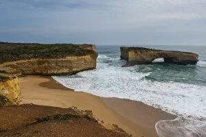 Images Dated 22nd October 2008: London Arch (London Bridge), Great Ocean Road, Victoria, Australia, Pacific
