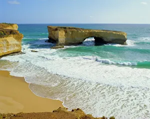 London Bridge, coastal feature along the Great Ocean Road, Victoria, Australia