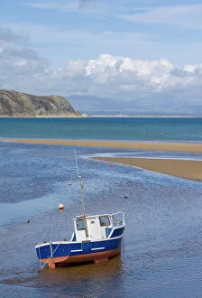 Images Dated 1st May 2008: Lone fishing boat waiting for the incoming tide on the Warren, Abersoch beach, St