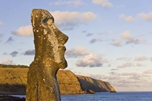 Images Dated 17th March 2008: Lone monolithic giant stone Moai statue looking out to sea at Tongariki