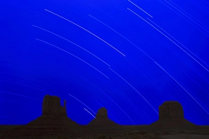 Curving Prints: Long explosure resulting in star stripes in sky