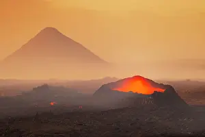 Eruption Prints: Long exposure to capture the sunset at Litli-Hrutur volcano during eruption
