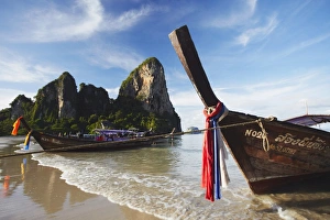 Images Dated 25th October 2009: Long tail boats on Hat Rai Leh West Beach, Railay (Rai Leh), Krabi Province