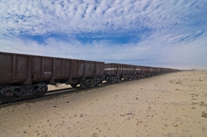 Images Dated 6th February 2008: The longest iron ore train in the world between Zouerate and Nouadhibou