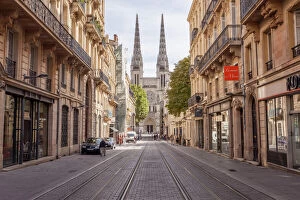 Vanishing Point Gallery: Looking down rue Vital Carles to Saint Andre cathedral in Bordeaux, Aquitaine, France