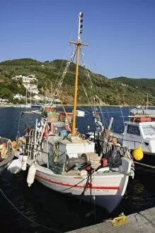 Images Dated 27th August 2008: Loutraki harbour, Skopelos, Sporades Islands, Greek Islands, Greece, Europe