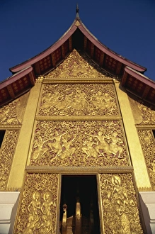 Xieng Thong Prints: Low angle view of goldwork on the outside of the Longboat