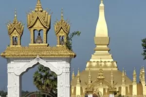 Images Dated 29th September 2006: That Luang stupa, the largest in Laos, built in 1566 by King Setthathirat