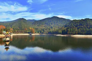 Jiangxi Prints: Lulin Lake in Lushan (Mount Lu)