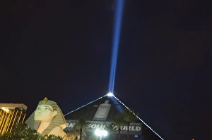 Images Dated 3rd January 2000: Luxor Hotel