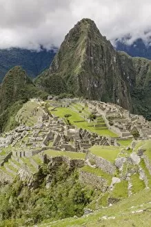 Images Dated 17th December 2011: Machu Picchu, UNESCO World Heritage Site, near Aguas Calientes, Peru, South America