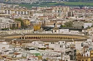 Images Dated 14th April 2010: Maestranza bull ring and the historic center, seeen from the Giralda Tower
