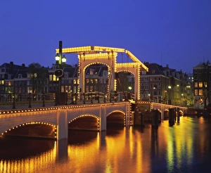 Water Way Prints: Magere Bridge illuminated in the evening