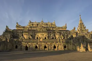 Maha Aungmye Bonzan monastery, built in brick and stucco by King Bagyidaws chief queen