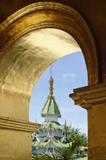 The Mahamuni Buddha Temple, a Buddhist temple and major pilgrimage site, Mandalay city, Mandalay division, Republic of the Union of Myanmar (Burma), Asia