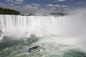 Images Dated 22nd June 2007: Maid of the Mist sails near the American Falls in Niagara Falls, New York State