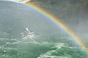 Images Dated 1st October 2008: Maid of the Mist tour excursion boat under the Horseshoe Falls waterfall with rainbow at Niagara