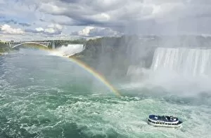 Images Dated 1st October 2008: Maid of the Mist tour excursion boat under the Horseshoe Falls waterfall with rainbow at Niagara Falls, Ontario
