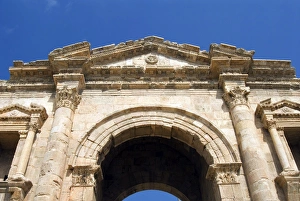 Images Dated 14th October 2007: Main entrance, Hadrians Arch, Jerash (Gerasa), a Roman Decapolis City