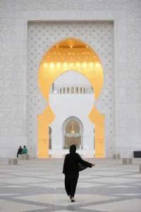 Images Dated 27th October 2009: Main entrance, Sheikh Zayed Grand Mosque, Abu Dhabi, United Arab Emirates, Middle East