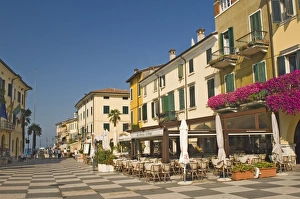 The main square towards the harbour