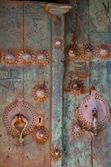Identity Prints: Male (right) and female door knockers giving different sounds to ensure the right