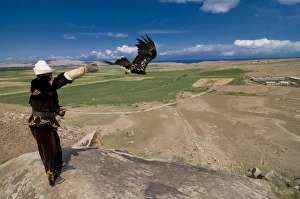 Images Dated 2nd September 2009: Man with his goshawk, Kyrgyzstan, Central Asia, Asia