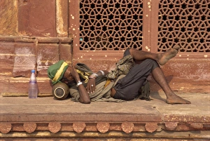 Fatehpur Sikri Prints: Man taking a nap