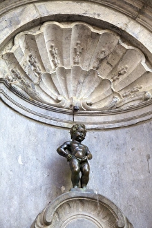 Images Dated 27th September 2009: Mannekin Pis, Brussels, Belgium, Europe