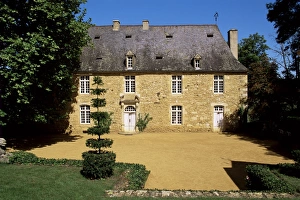 Manor house from the 17th century, Jardins d Eyrignac, Perigord, Aquitaine