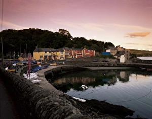 Images Dated 21st January 2000: Marine Hotel at sunset