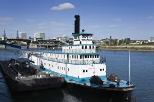Images Dated 24th August 2009: Maritime Museum on the Willamette River in Waterfront Park, Portland, Oregon