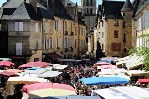 Stalls Prints: Market day in Place de la Liberte, Sarlat, Dordogne, France, Europe