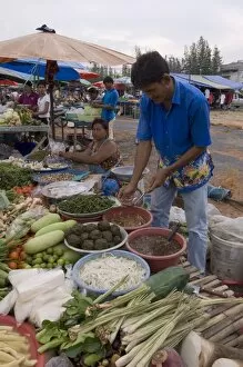 Images Dated 19th January 2000: Market, Phuket