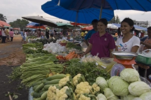 Images Dated 19th January 2000: Market, Phuket