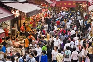 Market scene, Wan Chai, Hong Kong Island, Hong Kong, China, Asia