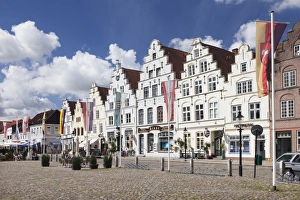 Market square with Dutch renaissance buildings, Friedrichstadt, Nordfriedland, Schleswig Holstein, Germany, Europe
