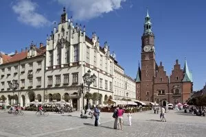 Images Dated 28th August 2011: Market Square and Town Hall, Old Town, Wroclaw, Silesia, Poland, Europe