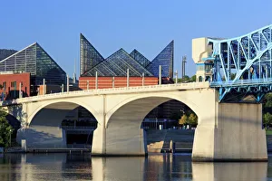 Connection Gallery: Market Street Bridge and Tennessee Aquarium, Chattanooga, Tennessee, United States of America