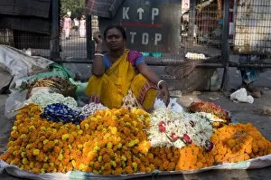 Market woman selling flowers, Kalighat, Kolkata, West Bengal, India, Asia