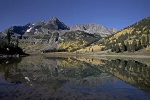 Images Dated 29th September 2008: Maroon Bells reflected in Crater Lake with fall color, White River National Forest