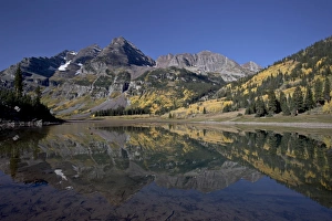 Images Dated 29th September 2008: Maroon Bells reflected in Crater Lake with fall color, White River National Forest