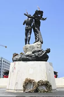 Images Dated 22nd May 2006: Martyrs Statue, Martyrs Square, Downtown, Beirut, Lebanon, Middle East