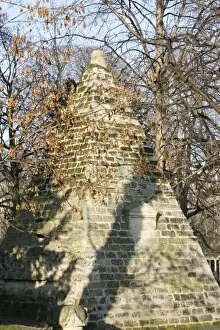 Images Dated 13th December 2007: Masonic symbol of a pyramid in Parc Monceau, Paris, Ile de France, France, Europe