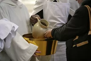 Images Dated 14th April 2006: Mass in Saint Gervais Catholic church run by a monastic community, Paris, France, Europe