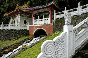 Images Dated 14th January 2008: Mausoleum of Eternal Spring, Gorge of Taroko, Taroko National Park, Hualian city area