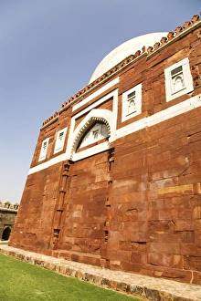 Images Dated 21st March 2008: The Mausoleum of Ghiyas-ud-Din Tughluq (Ghiyath-al-Din) at Tughluqabad in Delhi