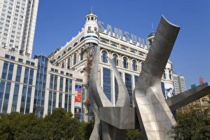 Images Dated 8th December 2007: May 30th Movement Monument, Renmin Square, Nanjing Road, Shanghai, China, Asia